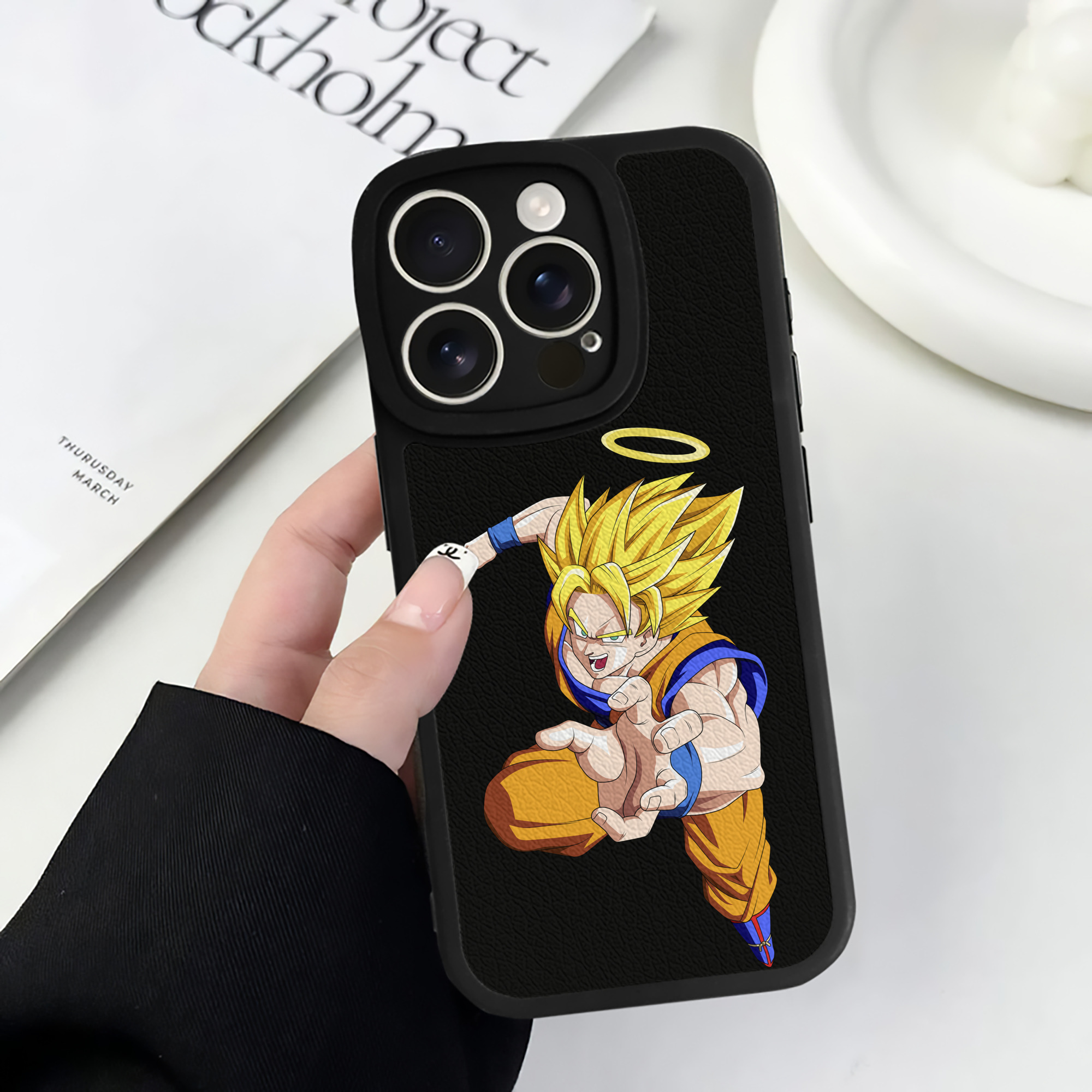 （画像用） ドラゴンボール 孫悟空（そん ごくう）Son Goku カカロット DRAGON BALL Kakarotto 【iPhone 16シリーズ対応】シリコンスマホケース（レザー調） 材質：シリコン